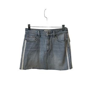 PacSun Lightwash Raw Hem With Two White Stripes On The Sides Size 26.